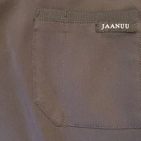Jaanuu Woman's "2 Pocket Tuck -in Scrub Top" Slate Grey Sz Large - Picture 2 of 4